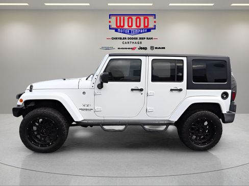 Used 2017 Jeep Wrangler Unlimited Sahara w/ Connectivity Group AWD/4WD image 8