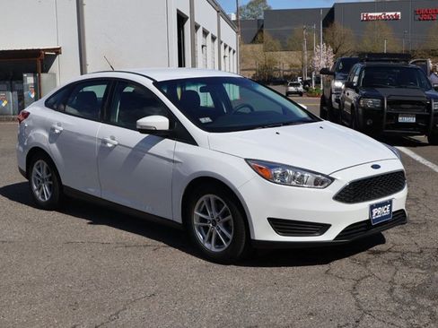 Used 2015 Ford Focus SE image 3