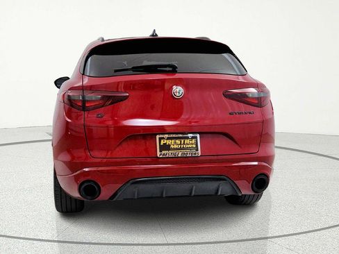 Used 2023 Alfa Romeo Stelvio Estrema image 7