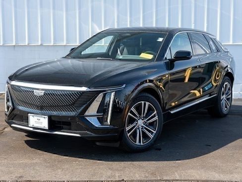 New 2025 Cadillac Lyriq Luxury image 2