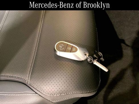 Used 2026 Mercedes-Benz GLC 300 4MATIC image 13
