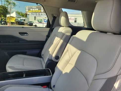 Certified 2024 Nissan Pathfinder SL w/ SL Premium Package image 16
