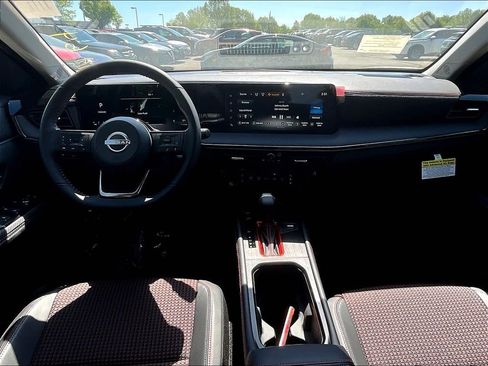 New 2025 Nissan Kicks SR FWD image 11