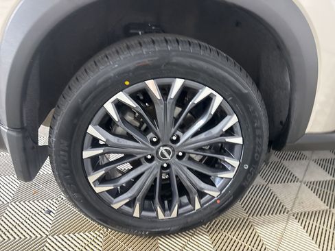 Used 2025 Nissan Rogue SL w/ Tech Package image 33