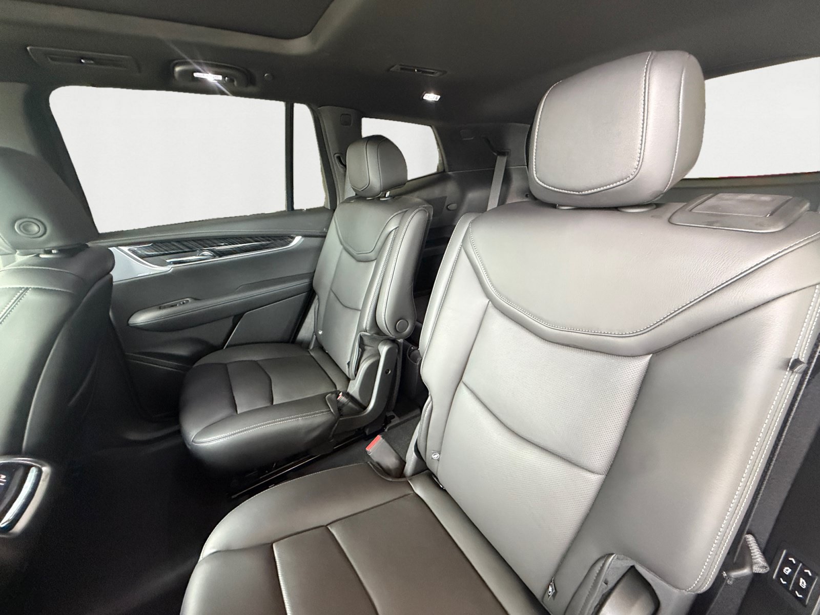 Used 2025 Cadillac XT6 Premium Luxury FWD image 13