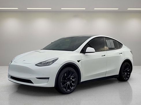 Used 2020 Tesla Model Y Long Range image 4