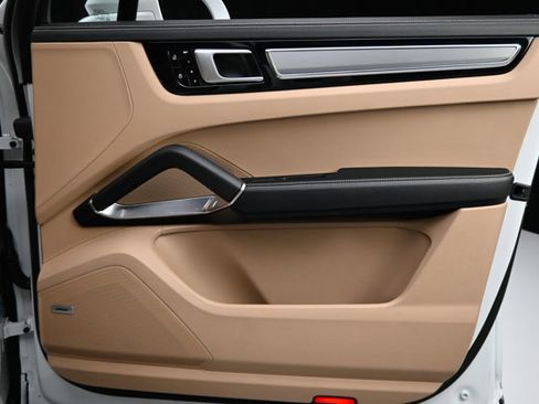 Used 2019 Porsche Cayenne Turbo w/ Premium Plus Package image 57