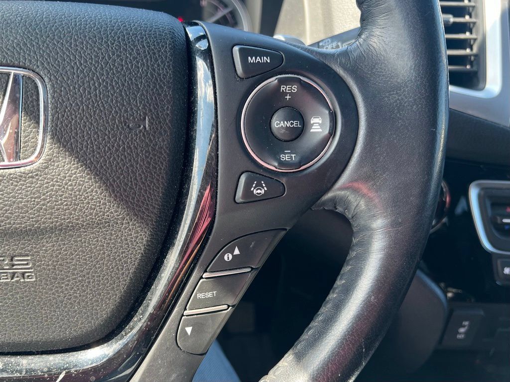 Used 2018 Honda Pilot Touring image 12