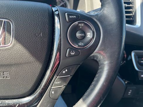 Used 2018 Honda Pilot Touring image 12
