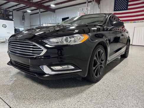 Used 2018 Ford Fusion SE w/ Equipment Group 201A FWD image 4