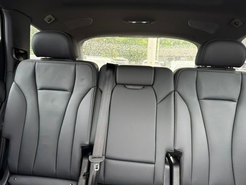 Used 2025 Audi Q7 2.0T Premium w/ Convenience Plus Package AWD/4WD image 17