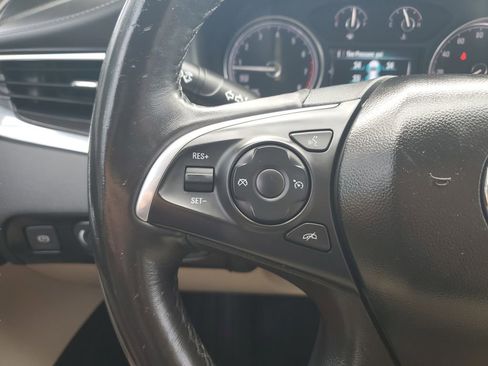 Used 2018 Buick Enclave Essence FWD image 21