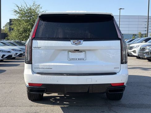 Used 2022 Cadillac Escalade Sport Platinum AWD/4WD image 4