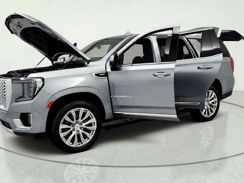 Used 2024 GMC Yukon Denali AWD/4WD image 9