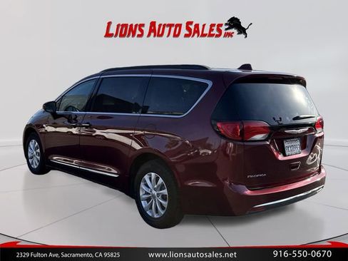 Used 2017 Chrysler Pacifica Touring-L FWD image 7