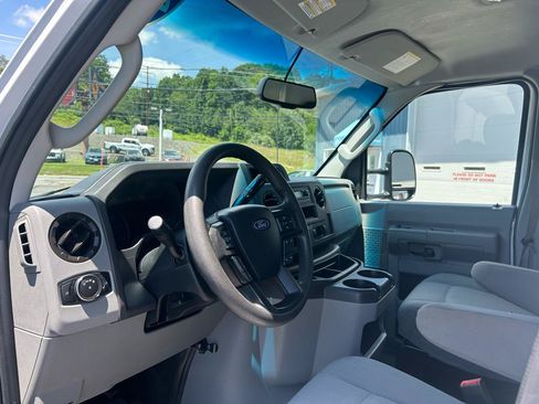 Used 2023 Ford E-350 and Econoline 350 Super Duty w/ Power Windows & Locks Group RWD image 9