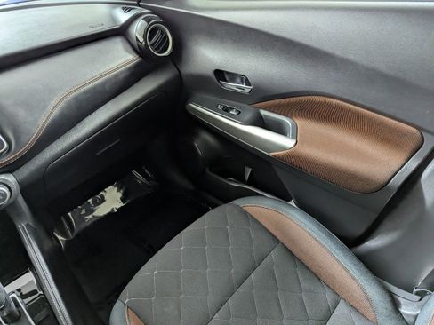 Used 2018 Nissan Kicks SR FWD image 13
