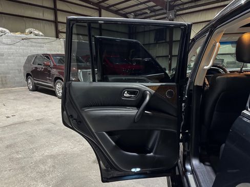 Used 2016 INFINITI QX80 Limited w/ Driver's Assistance Package image 14