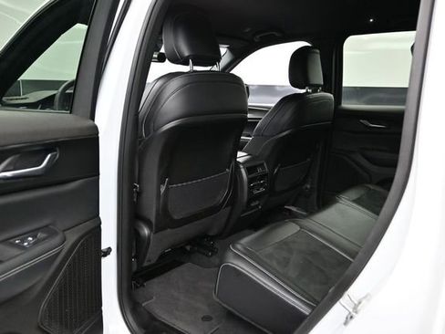 Used 2025 Jeep Grand Cherokee Altitude AWD/4WD image 23
