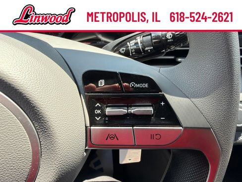 Used 2022 Hyundai Elantra SE FWD image 16