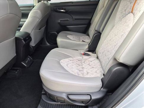 Used 2023 Toyota Highlander Bronze Edition AWD/4WD image 16