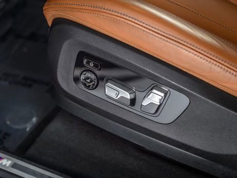 Used 2022 BMW X7 xDrive40i w/ M Sport Package AWD/4WD image 39