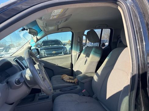 Used 2017 Nissan Frontier SV image 9