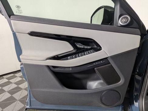 Used 2025 Land Rover Range Rover Evoque Dynamic SE image 25