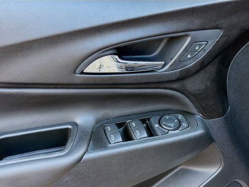 Used 2021 Chevrolet Equinox LT image 23