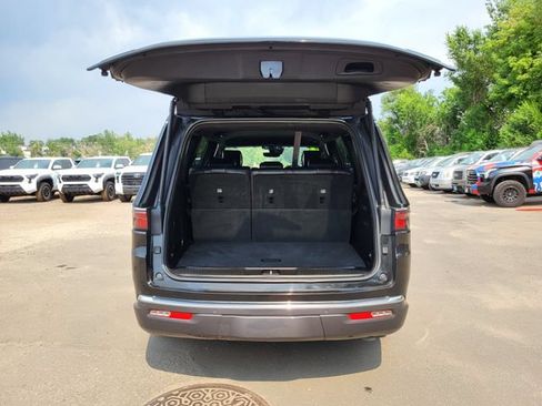 Used 2022 Jeep Wagoneer Series III AWD/4WD image 28
