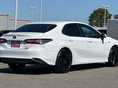 Used 2018 Toyota Camry LE FWD image 2