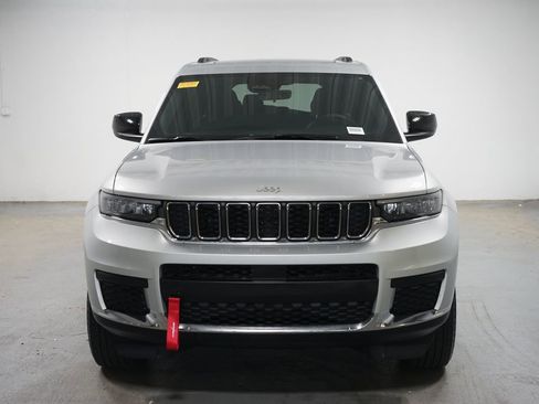 Used 2025 Jeep Grand Cherokee L Laredo RWD image 2