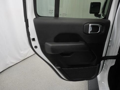 Certified 2022 Jeep Wrangler Unlimited Sahara AWD/4WD image 43