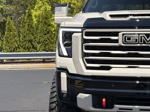 Used 2026 GMC Sierra 2500 AT4X w/ LPO, Black Badging Package AWD/4WD image 18