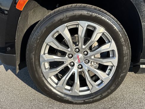 Used 2024 GMC Yukon Denali w/ Advanced Technology Package image 12