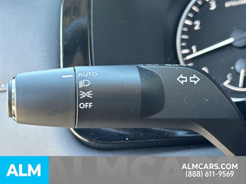 Used 2025 Nissan Pathfinder SV image 15