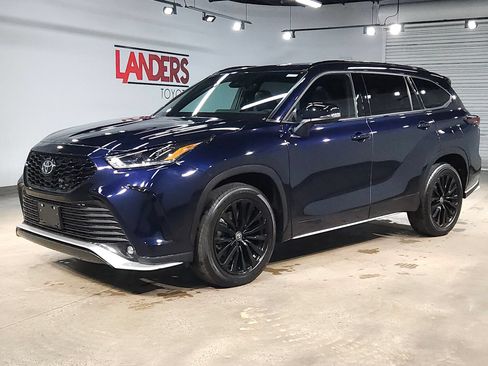 Used 2025 Toyota Highlander XSE AWD/4WD image 3