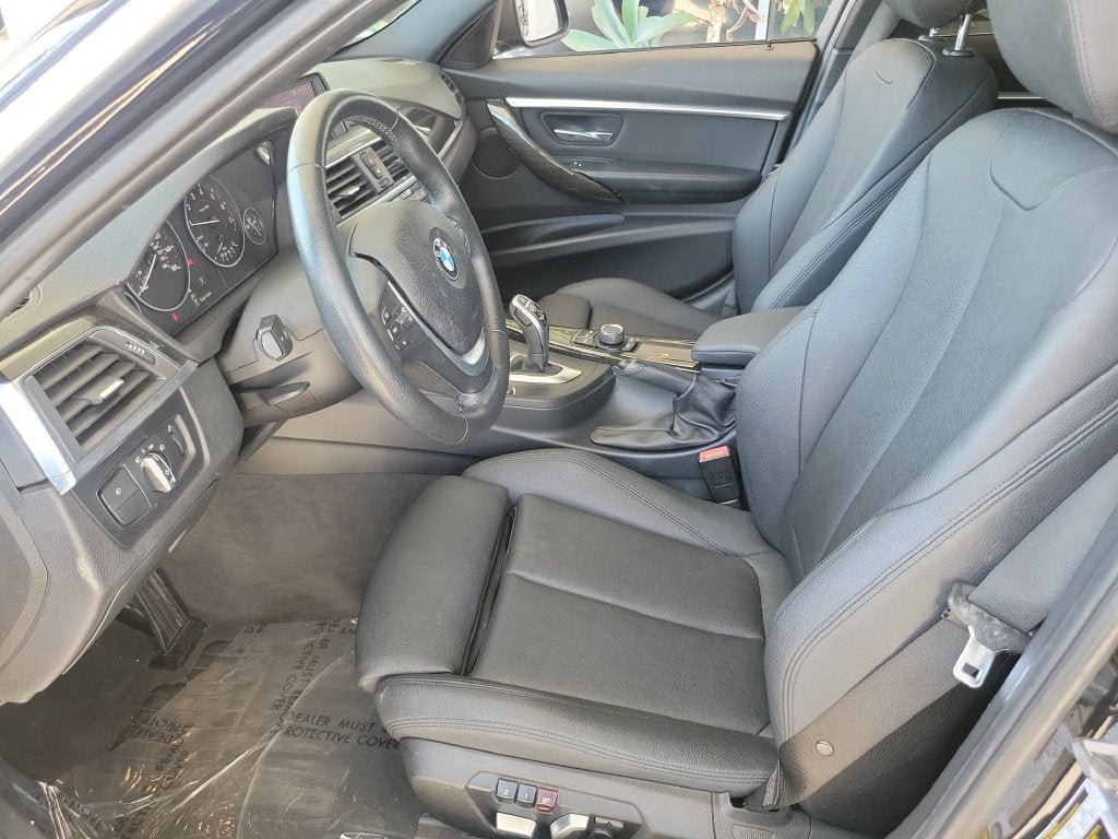 Used 2018 BMW 330i xDrive Sedan AWD/4WD image 17