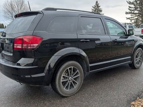 Used 2018 Dodge Journey SE w/ Popular Equipment Group image 2