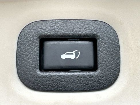 Used 2018 Nissan Rogue SV FWD image 30