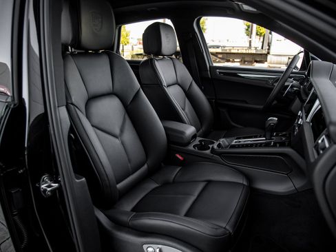 Certified 2026 Porsche Macan AWD/4WD image 45