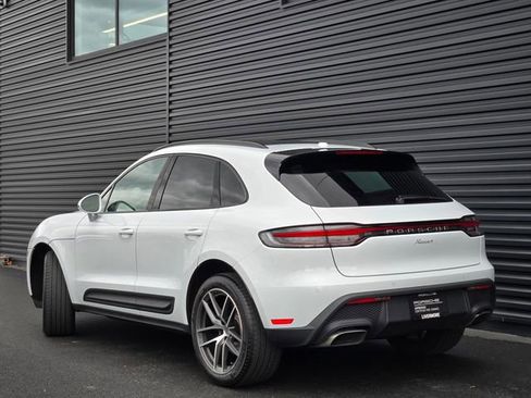Used 2025 Porsche Macan image 3