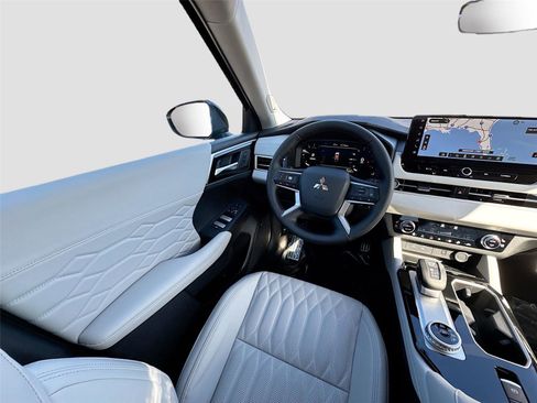 New 2026 Mitsubishi Outlander SEL image 24