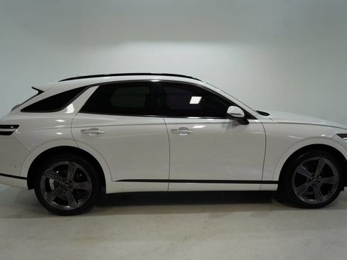Used 2022 Genesis GV70 2.5T w/ Sport Prestige Package AWD/4WD image 9