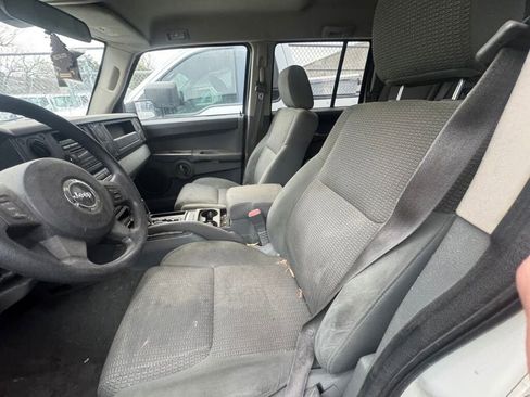 Used 2006 Jeep Commander 4WD image 4