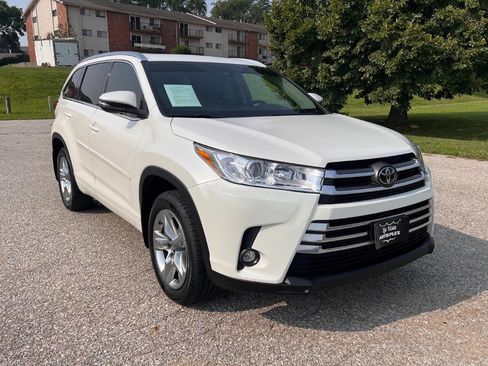 Used 2019 Toyota Highlander Limited image 3