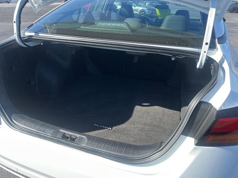 Used 2025 Nissan Altima 2.5 SV image 13