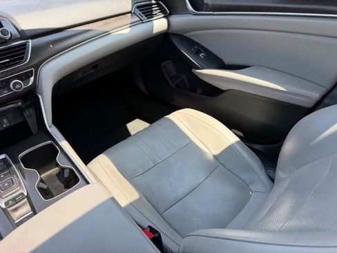 Used 2018 Honda Accord Touring image 18