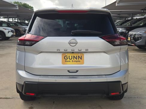 Certified 2025 Nissan Rogue SV FWD image 4