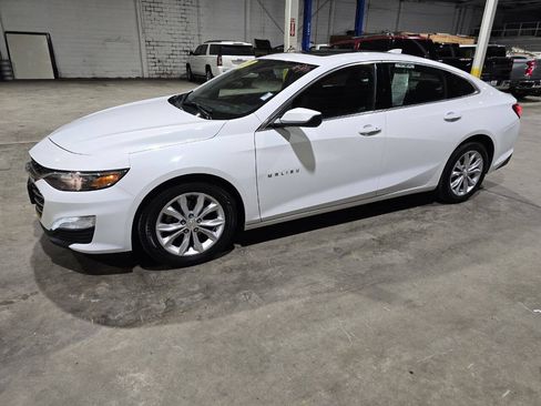 Used 2019 Chevrolet Malibu LT FWD image 3